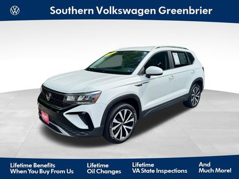 Used 2023 Volkswagen Taos SE FWD image 1