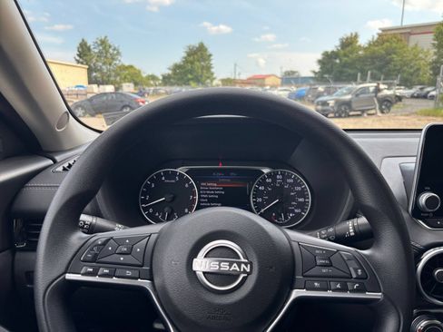 Used 2025 Nissan Sentra SV FWD image 32