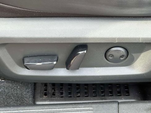 Used 2023 Nissan Rogue SV w/ SV Premium B Package image 17