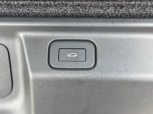 Certified 2025 Land Rover Range Rover Long Wheelbase SE AWD/4WD image 42