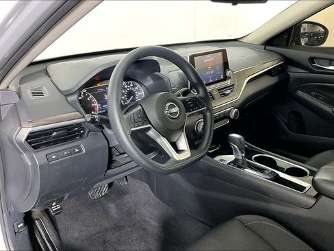 Used 2024 Nissan Altima 2.5 SV FWD image 18