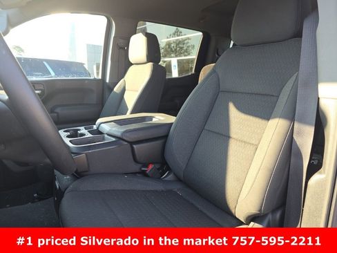 Used 2025 Chevrolet Silverado 1500 Custom image 11