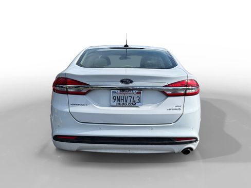 Used 2017 Ford Fusion SE FWD image 4