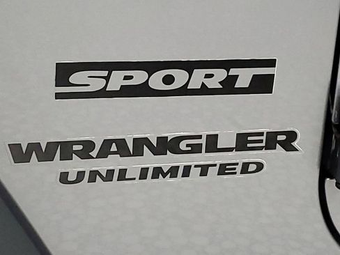 Used 2015 Jeep Wrangler Unlimited Sport AWD/4WD image 8