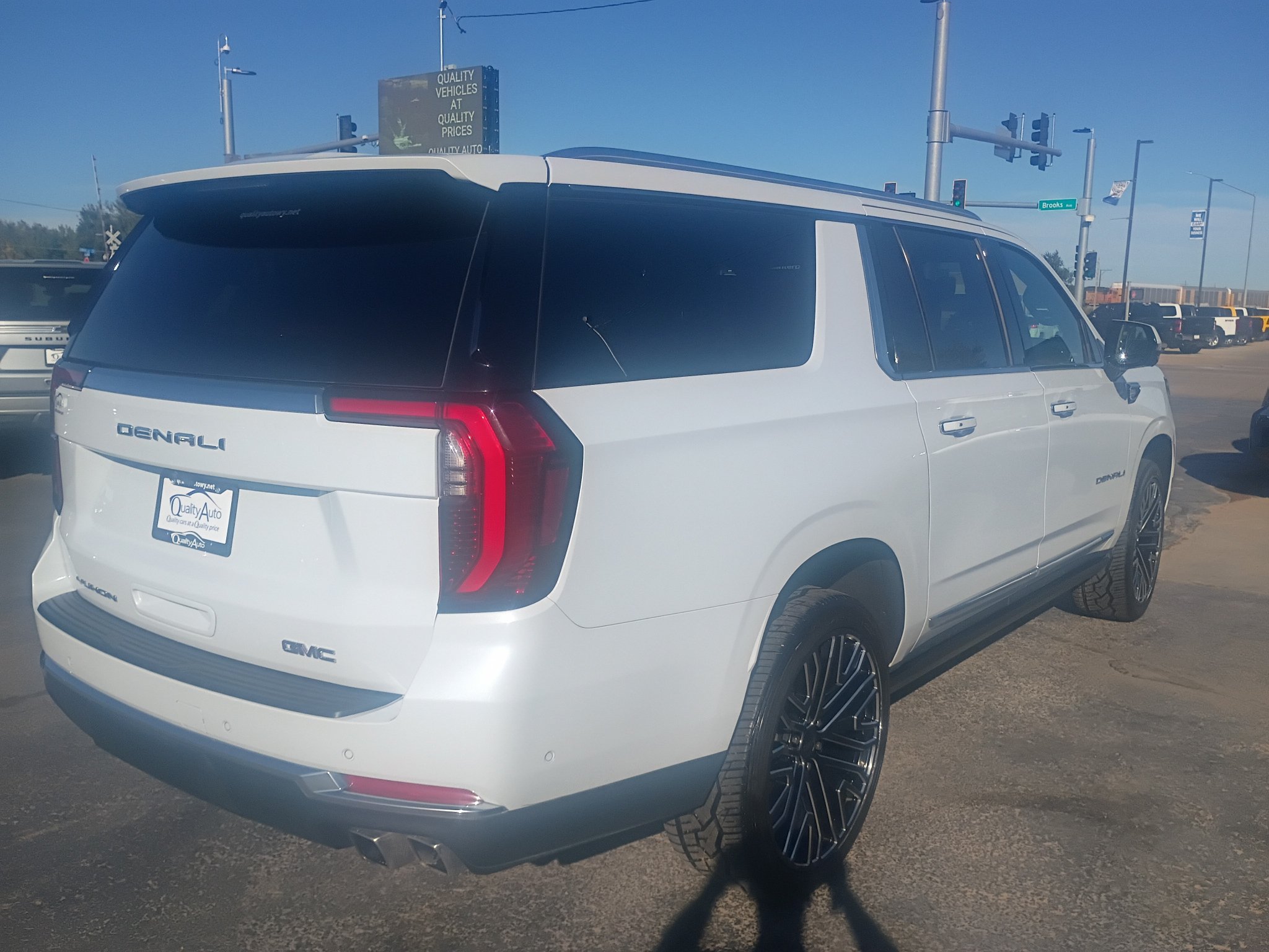 Used 2026 GMC Yukon XL Denali w/ Sun & Power Step Package AWD/4WD image 6