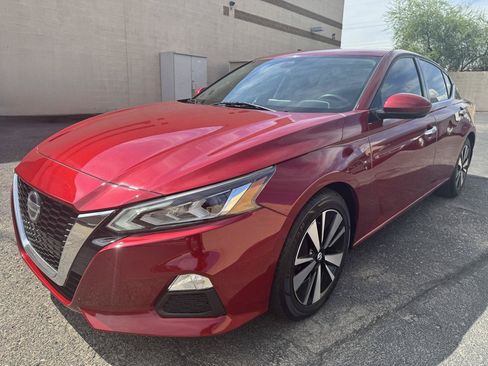 Used 2021 Nissan Altima 2.5 SV FWD image 3