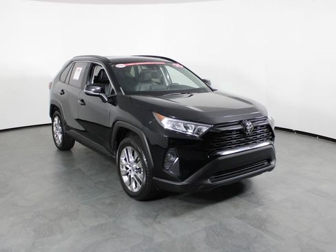 Used 2021 Toyota RAV4 XLE Premium image 13