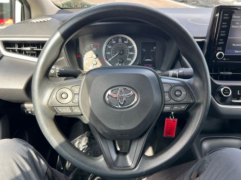Used 2022 Toyota Corolla LE image 25