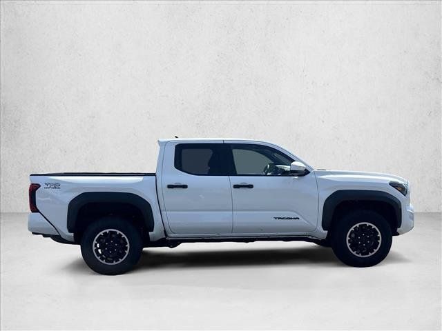 Certified 2025 Toyota Tacoma TRD Off-Road AWD/4WD image 4