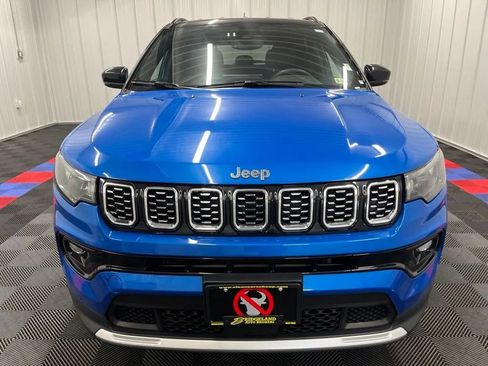 Used 2025 Jeep Compass Limited AWD/4WD image 9