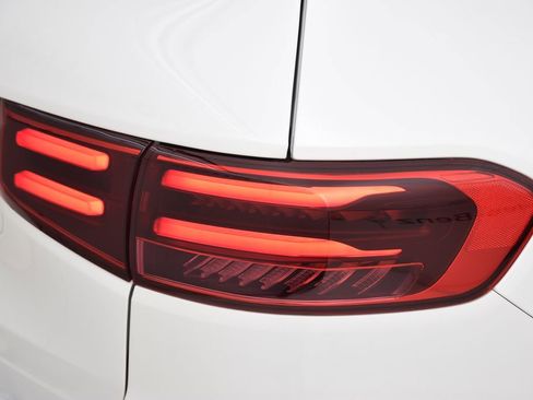 Used 2026 Mercedes-Benz GLB 250 image 14