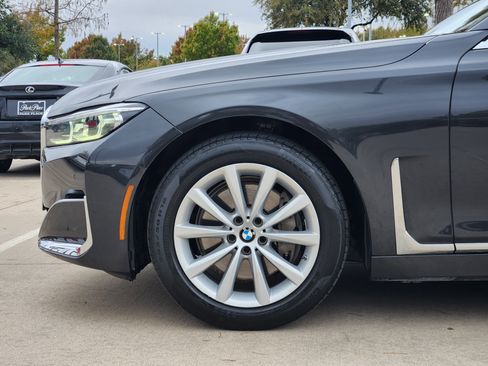 Used 2020 BMW 740i w/ Premium Package image 9