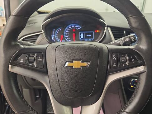 Used 2018 Chevrolet Trax LT w/ LT Convenience Package FWD image 29