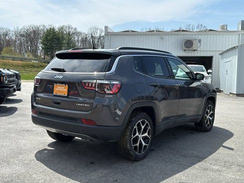 Used 2024 Jeep Compass Limited image 6