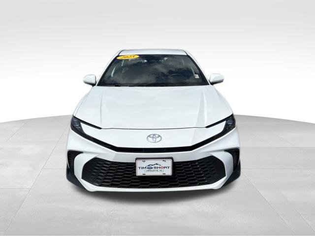 Used 2025 Toyota Camry SE FWD image 7