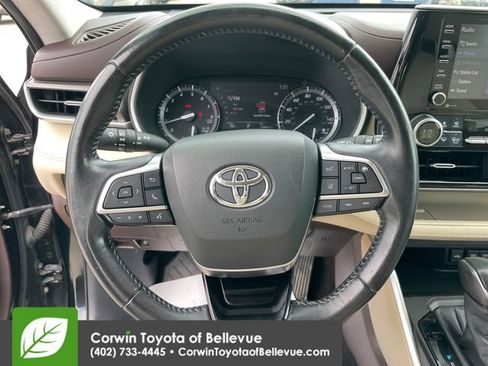 Used 2020 Toyota Highlander XLE AWD/4WD image 43
