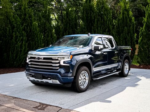 Used 2023 Chevrolet Silverado 1500 High Country w/ Technology Package AWD/4WD image 5