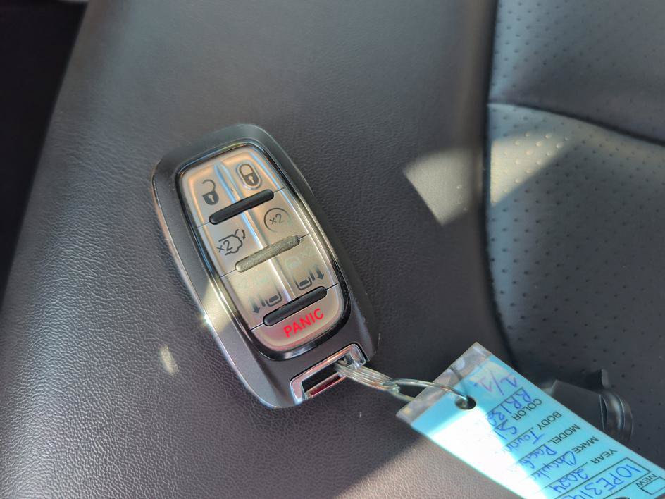 Used 2024 Chrysler Pacifica Touring-L FWD image 30