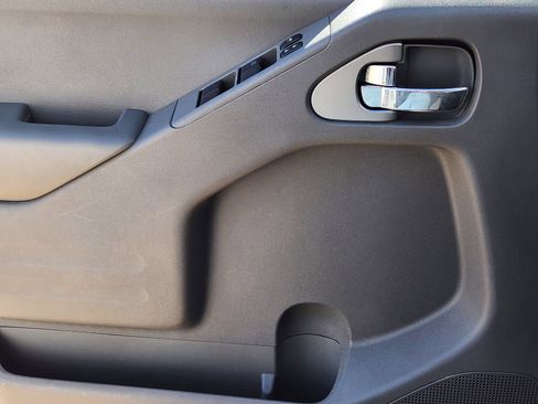 Used 2018 Nissan Frontier SV image 25