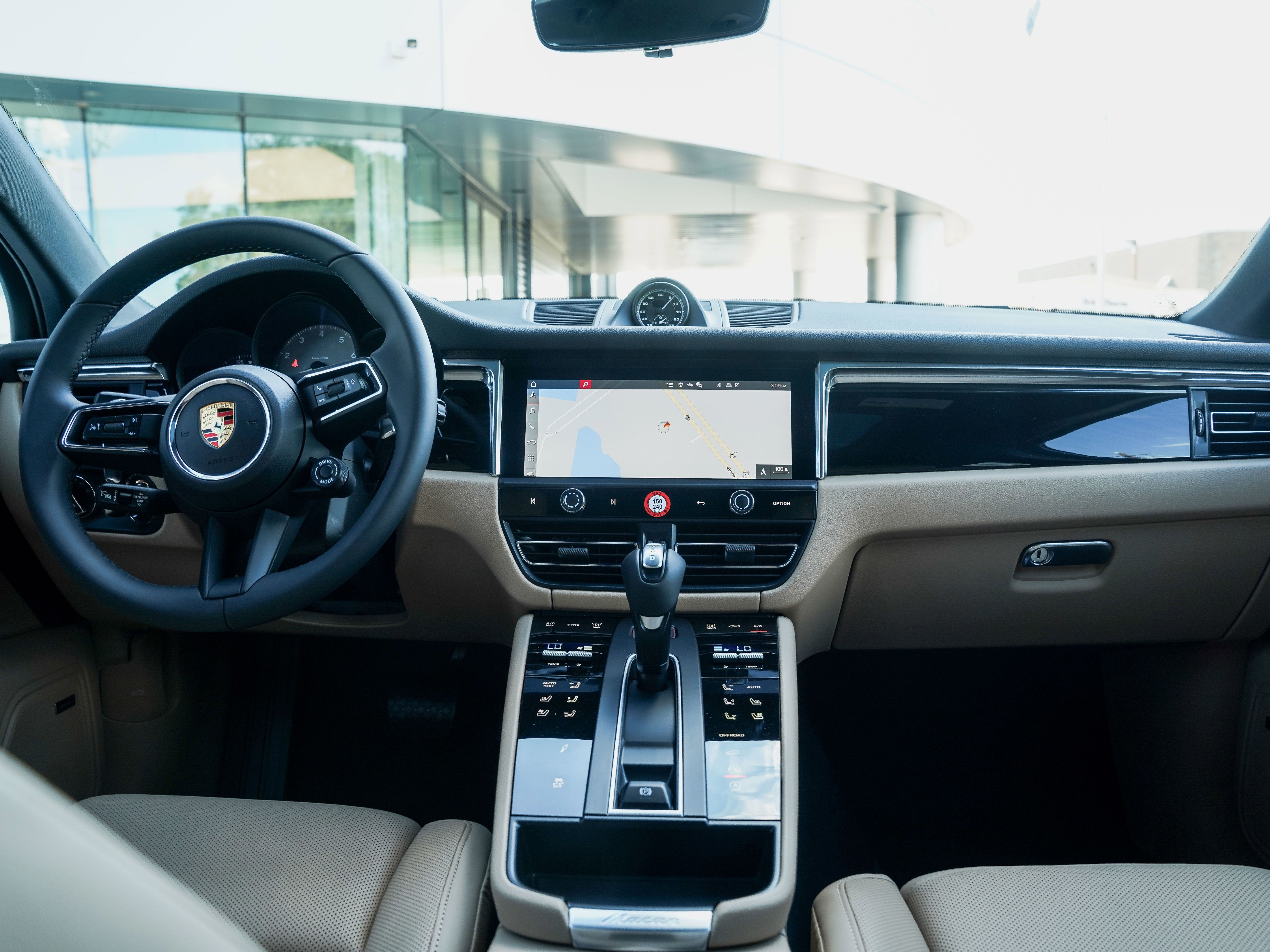 Certified 2026 Porsche Macan S AWD/4WD image 24