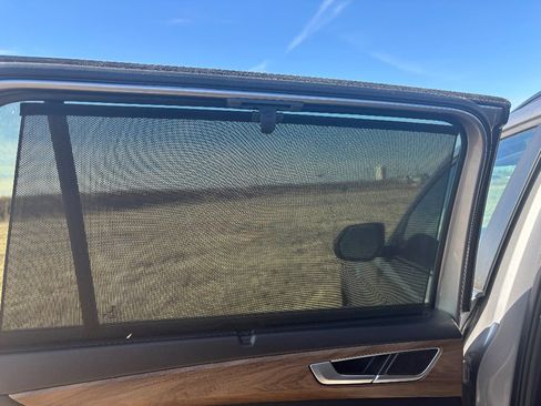 Used 2025 Volkswagen Atlas SE image 38