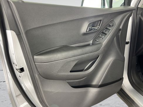 Used 2020 Chevrolet Trax LS w/ Tint and Cruise Package AWD/4WD image 9