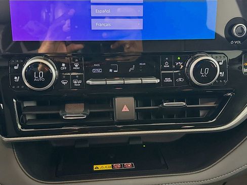 Used 2026 Toyota Highlander Platinum AWD/4WD image 19