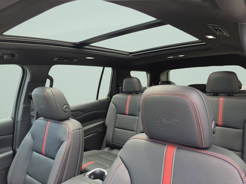 New 2026 Chevrolet Traverse RS w/ LPO, Floor Liner Package FWD image 25