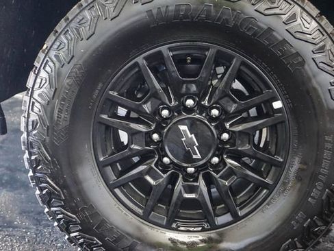 New 2026 Chevrolet Silverado 2500 ZR2 AWD/4WD image 7