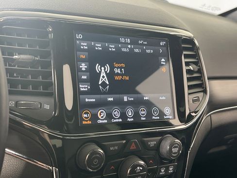 Used 2022 Jeep Grand Cherokee Limited image 15