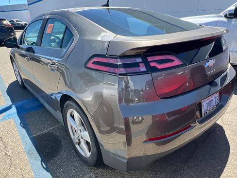 Used 2014 Chevrolet Volt Premium w/ Premium Trim Package FWD image 6
