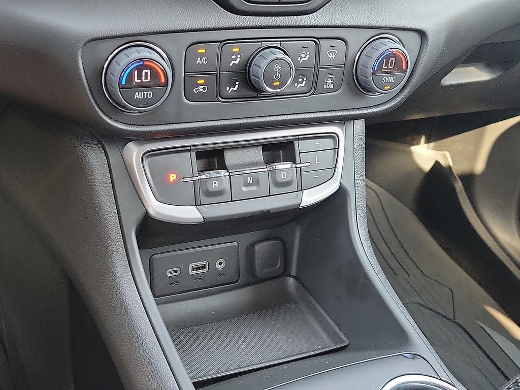 Used 2022 GMC Terrain SLE w/ Driver Convenience Package FWD image 17