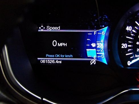 Used 2017 Ford Fusion SE w/ Fusion SE Technology Package FWD image 14