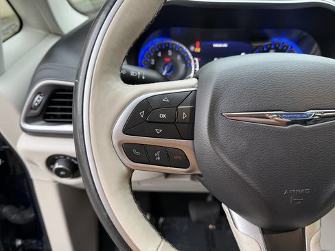 Used 2017 Chrysler Pacifica Limited w/ Tire & Wheel Group image 45