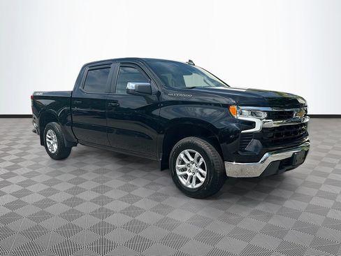 Used 2022 Chevrolet Silverado 1500 LT AWD/4WD image 4