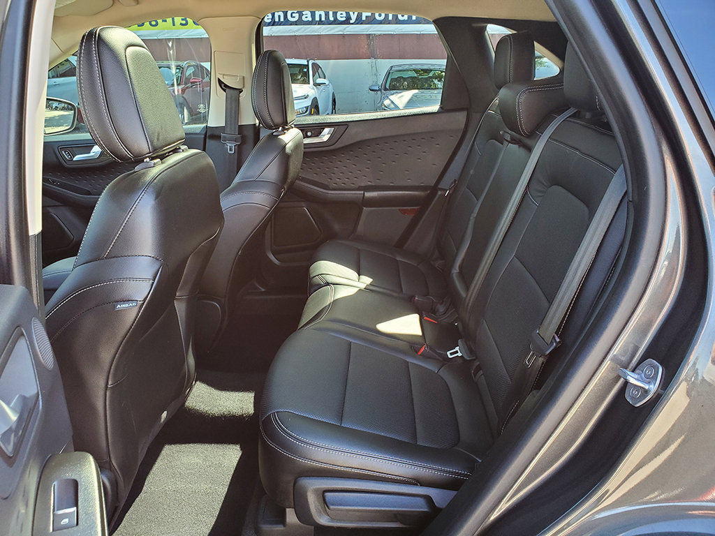 Used 2020 Ford Escape Titanium w/ Titanium Premium Package 2.0 FWD image 12