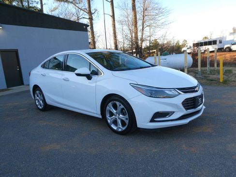 Used 2017 Chevrolet Cruze Premier image 3