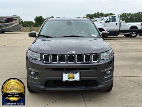 Used 2017 Jeep Compass Latitude w/ Popular Equipment Group AWD/4WD image 2