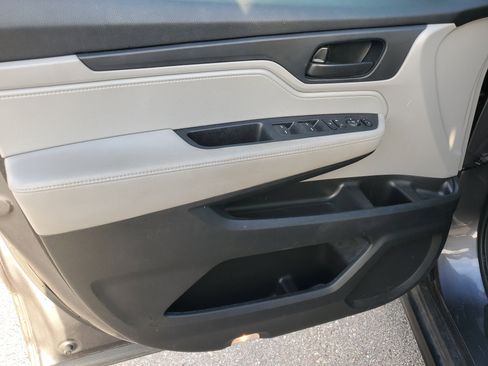 Used 2019 Honda Odyssey EX image 22