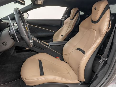 Certified 2022 Ferrari Roma image 5