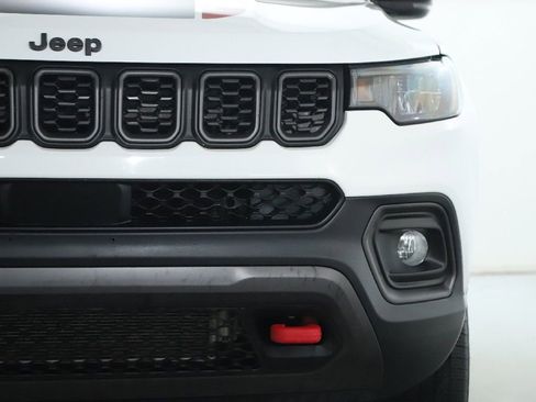 Used 2025 Jeep Compass Trailhawk AWD/4WD image 8