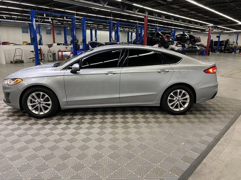 Used 2020 Ford Fusion SE image 7