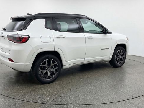 Used 2025 Jeep Compass Limited AWD/4WD image 9
