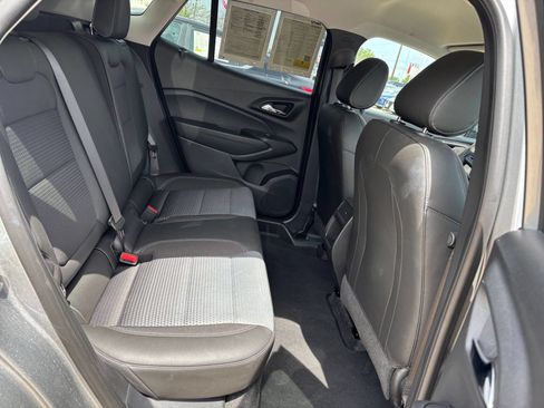 Used 2025 Chevrolet Trax LT FWD image 24