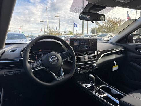 New 2025 Nissan Altima 2.5 SR image 12