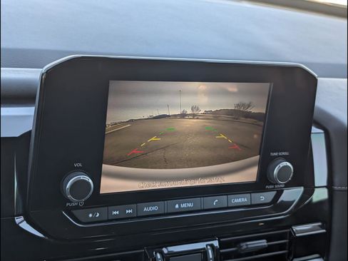 Used 2024 Nissan Pathfinder SV image 13