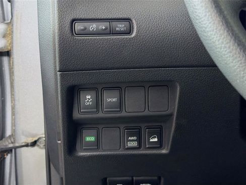 Used 2016 Nissan Rogue SV AWD/4WD image 10
