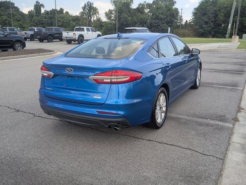 Used 2020 Ford Fusion SE FWD image 3