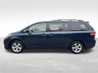 Used 2012 Toyota Sienna LE w/ Towing Pkg video 2