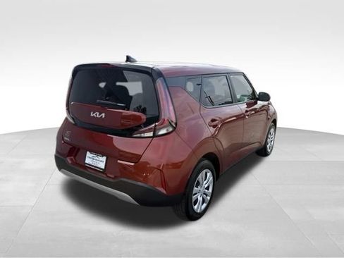 Used 2025 Kia Soul LX FWD image 2